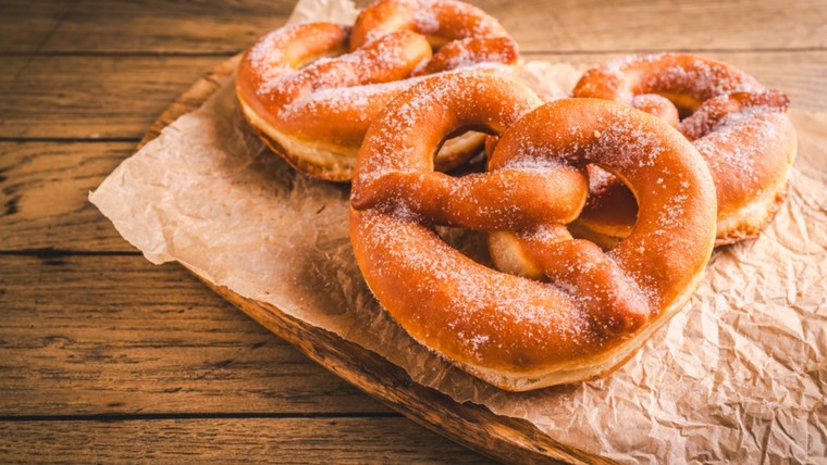 Los pretzels tienen más de 1.400 años de historia y se cree que la receta fue creada por monjes europeos. Los pretzels tienen más de 1.400 años de historia y se cree que la receta fue creada por monjes europeos.