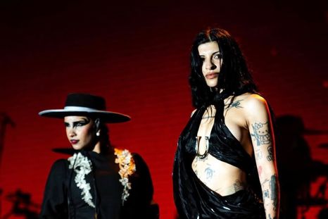 Cazzu la rompió en su primera presentación en el Festival Jesús María en Córdoba. Cazzu la rompió en su primera presentación en el Festival Jesús María en Córdoba.