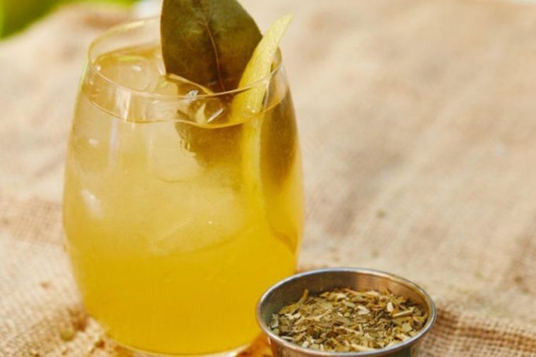 La yerba mate no solo se usa para tomar a la tarde con amigos, sino que puede ser una buena opción para salir a una fiesta o beber en un evento