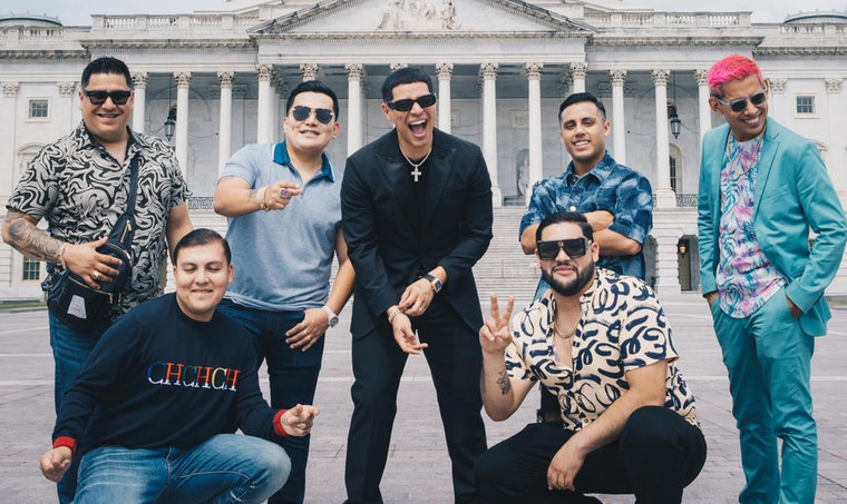 Grupo Firme es una banda creada por Jairo Corrales y Eduin Cazares.