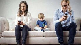 Si queremos que los niños bajen el teléfono, primero tenemos que bajar el nuestro. Si queremos que los niños bajen el teléfono, primero tenemos que bajar el nuestro.