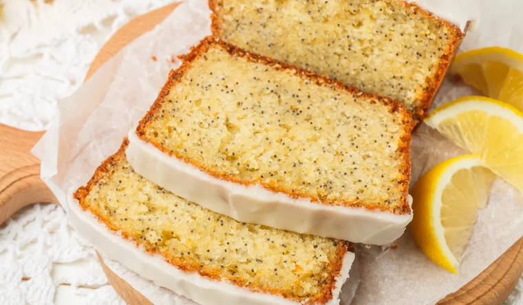 Las semillas de amapola en la receta de budín de limón y amapola son fuente de minerales. Las semillas de amapola en la receta de budín de limón y amapola son fuente de minerales.