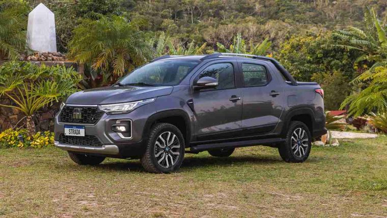 Además de su éxito en Brasil, la Fiat Strada se exporta actualmente a varios países sudamericanos, como Uruguay, Paraguay y Argentina. Además de su éxito en Brasil, la Fiat Strada se exporta actualmente a varios países sudamericanos, como Uruguay, Paraguay y Argentina.