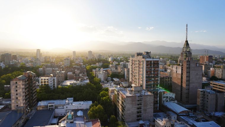 El viernes arrancar&aacute; el fin de semana en Mendoza con viento leve del este y una tarde m&aacute;s calurosa.