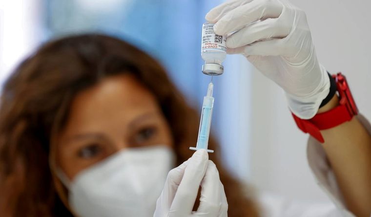 La vacuna se utilizará en el país una vez que el primer lote llegue desde Japón y sea aprobada por el Ministerio de Salud. Foto: Servicio de Información y Noticias Científicas