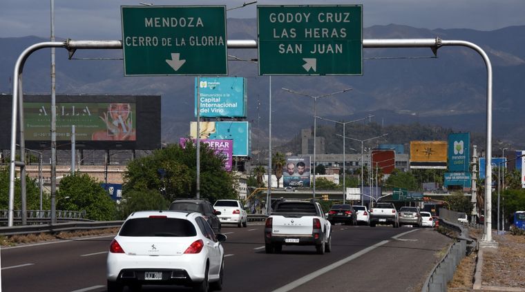 Los autos subieron su valor y esto impactó en el costo de los seguros Foto: ALF PONCE MERCADO / MDZ