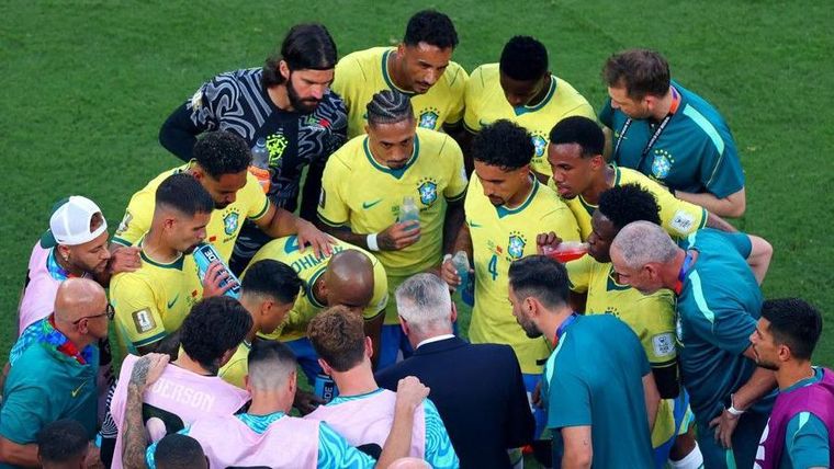 Ancelotti dijo que las pausas de hidratación le permiten dar indicaciones tácticas a los jugadores.