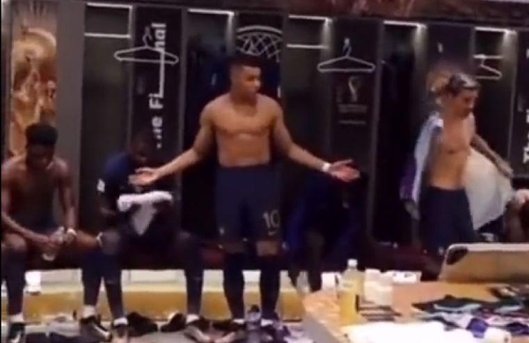 Mbappé buscó reacción con su reclamo, en un vestuario derrumbado.