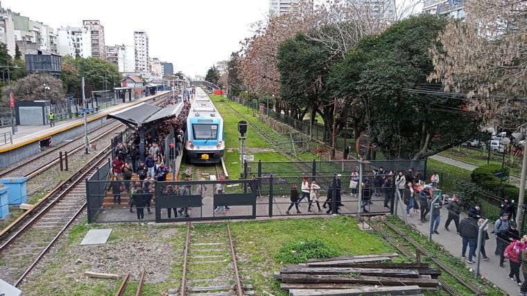 El servicio experimenta demoras y cancelaciones. Foto: Analía Melnik