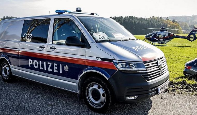La Policía de Austria actúa en la zona del tiroteo. Foto: EFE La Policía de Austria actúa en la zona del tiroteo. Foto: EFE