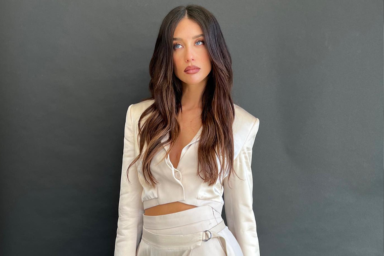 María Pedraza no para de levantar la temperatura.