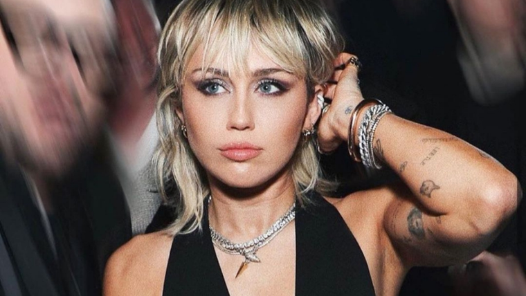 MILEY CYRUS HABLÓ DEL TRAUMA QUE CAMBIÓ SU VIDA. LA CANTANTE SUFRIÓ UN ACCIDENTE QUE LA MARCÓ.