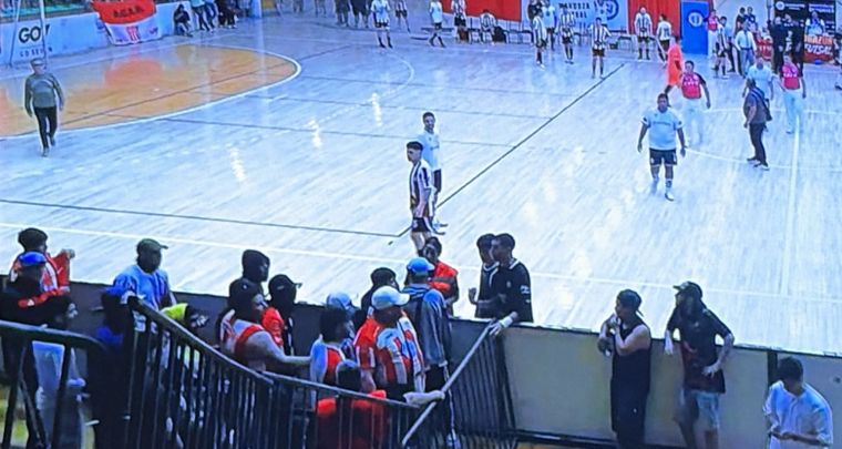 El cruce por los cuartos de final de la División de Honor quedó inconcluso y ahora el Tribunal de la CAFS deberá resolver qué ocurre.