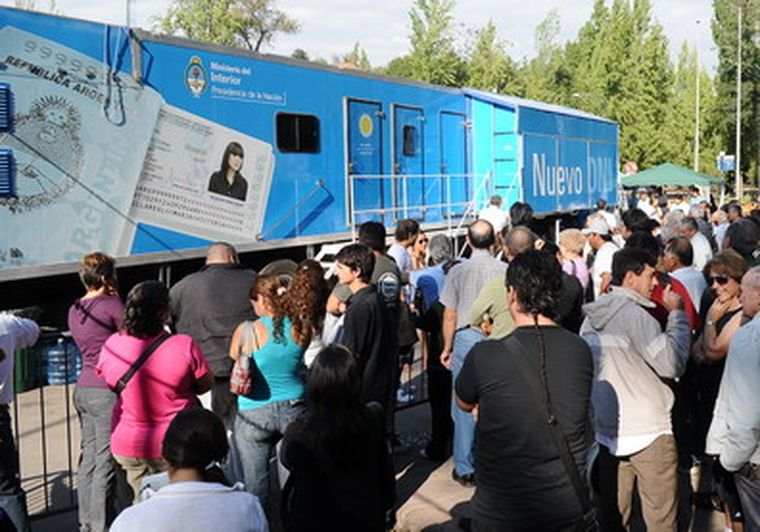 Muchas personas llegaron desde temprano. Foto: Nacho Gaffuri / MDZ