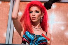 TODO NUEVO. LA PELIRROJA TRABAJO EN LA CALLE CORRIENTES, PERO LA FAMA LE LLEGO HOY.