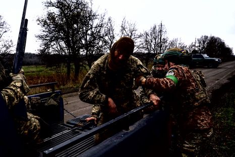 Rusia avanza y las tropas de Ucrania sienten el impacto de esos avances. Foto Efe