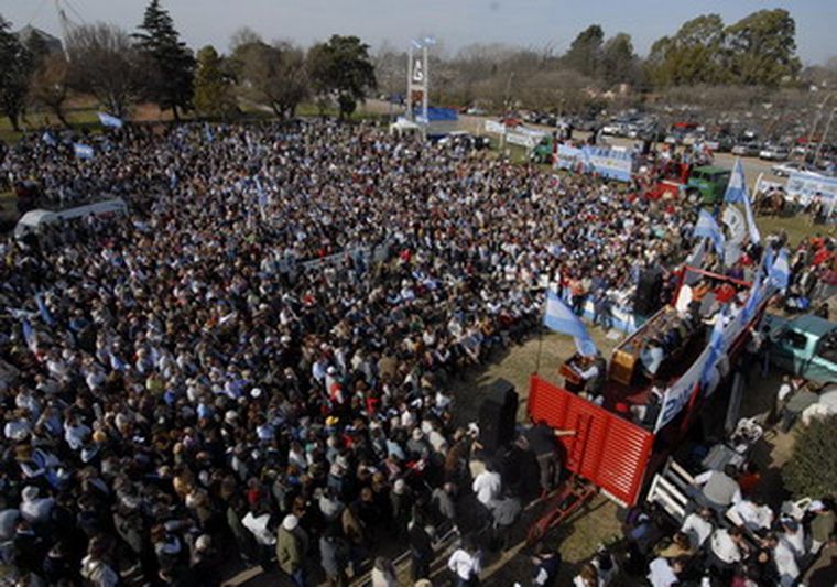Miles de productores participaron de la asamblea de Olavarría. Foto: NA
