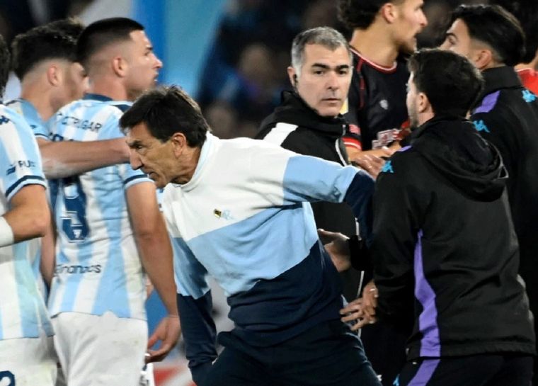 Gustavo Costas y una reacción desmedida que le podría costar caro