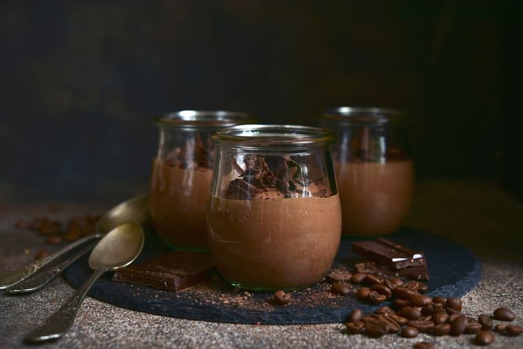 Mejora su sabor al reposar en frío; puedes preparar esta receta con horas de anticipación realza la intensidad del café.