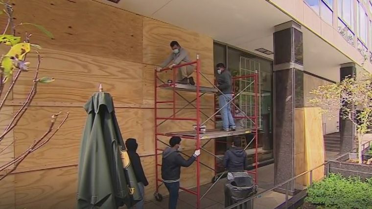 Comercios de Washington se preparan para posibles desmanes por las elecciones presidenciales