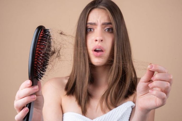 Frena la caída del cabello con estos alimentos. Frena la caída del cabello con estos alimentos.