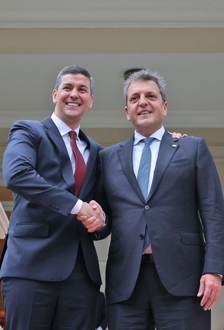 Santiago Peña junto a Sergio Massa Foto: Twitter de Santiago Peña