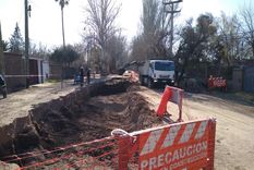 Aguas Mendocinas realiza trabajos de repaación en la zona.
