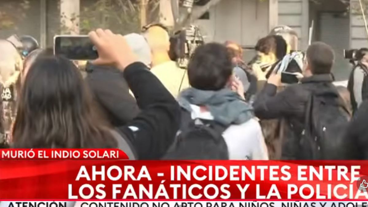 Tensión e incidentes entre la Policía de la Ciudad y fanáticos 