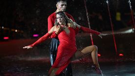 Los movimientos de los bailarines generaron una atmósfera magnética que generó la ovación del público.