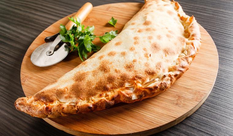 Calzone casero de queso y jamón: sencillo, rápido y delicioso Foto: Shutterstock