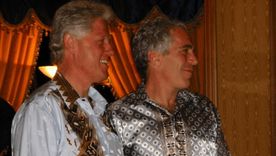 Bill Clinton y Jeffrey Epstein en un evento. La foto fue filtrada por el Departamento de Justicia de Estados Unidos. Bill Clinton y Jeffrey Epstein en un evento. La foto fue filtrada por el Departamento de Justicia de Estados Unidos.