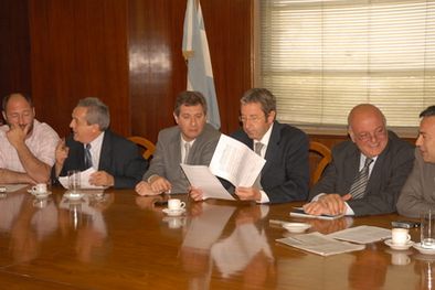MDZol | Los concertadores firmaron un documento de unión. Foto: Prensa Gobierno