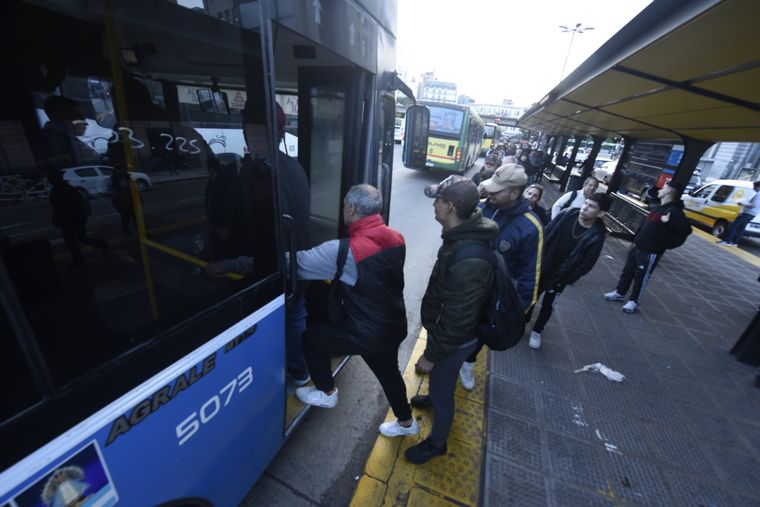Los colectivos funcionan en la Ciudad de Buenos Aires. Foto: Juan Mateo Aberastain/ MDZ Los colectivos funcionan en la Ciudad de Buenos Aires. Foto: Juan Mateo Aberastain/ MDZ