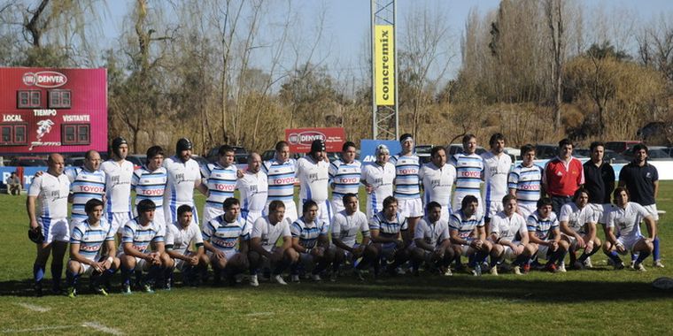 Jugadores de Mendoza Rugby y del SIC, unidos en el partido homenaje. Foto: Pachy Reynoso/MDZ