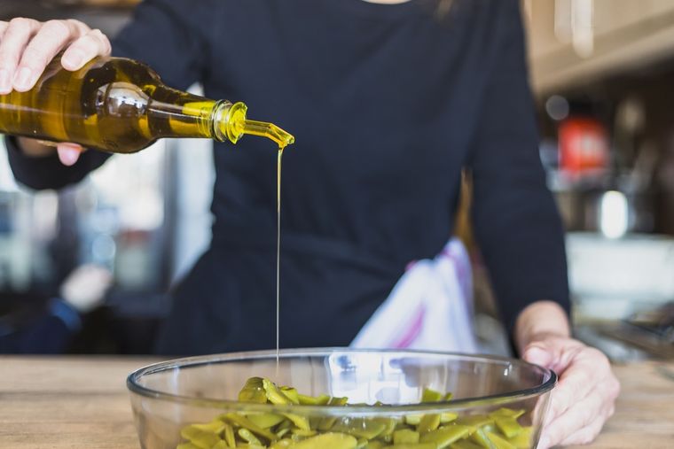Entre los productos prohibidos por la Anmat se encuentra un aceite de oliva elaborado en Mendoza. Foto: Freepik