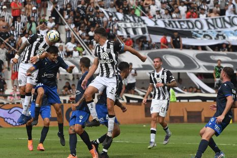 Gimnasia enfrenta a Vélez en el Víctor Legrotaglie. Gimnasia enfrenta a Vélez en el Víctor Legrotaglie.