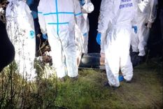 Los peritos trabajan en el lugar donde fue hallado el cuerpo Foto: 0221