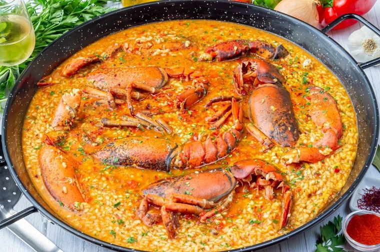 Admira este delicioso arroz con bagovante, una delicia para compartir