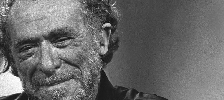 Charles Bukowski fue un escritor de relatos, novelista y poeta estadounidense nacido en Alemania. Foto: IMDb - imdb.com