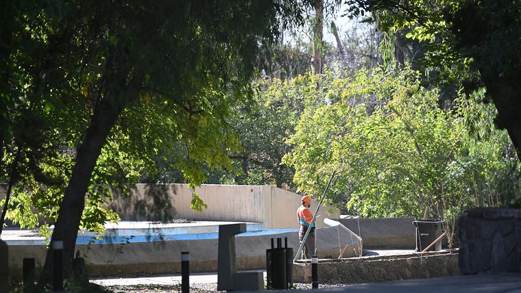 El decreto extiende un contrato vigente para sumar el mantenimiento del Ecoparque bajo las mismas condiciones.