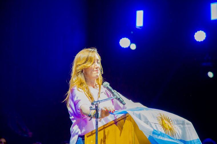 Foto: Twitter: @VickyVillarruel