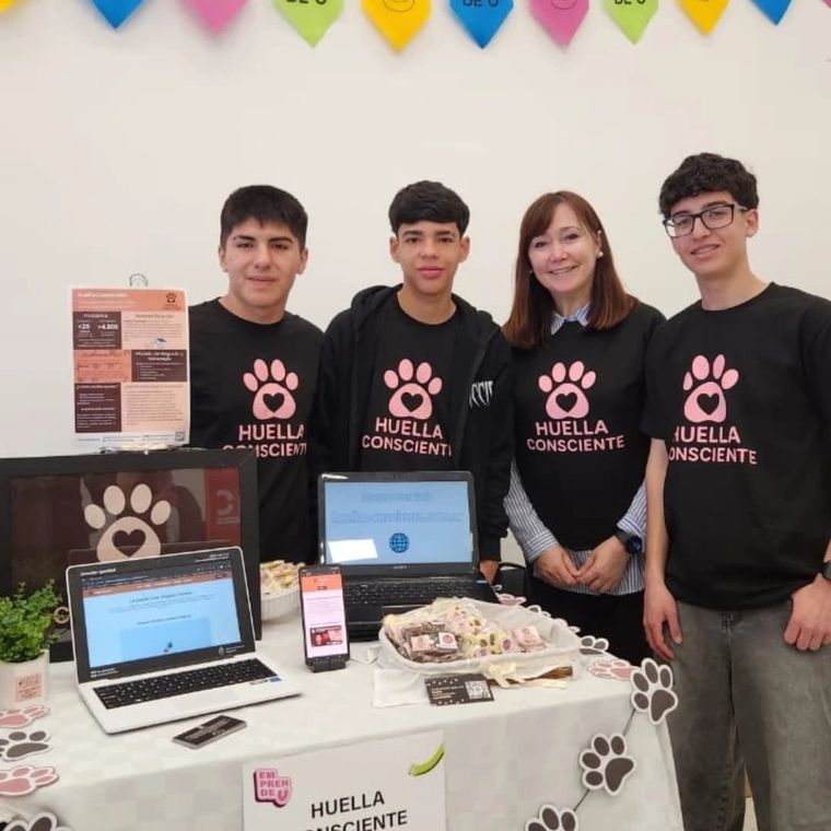 Los estudiantes de cuarto año idearon un sistema digital para conectar a refugios y familias adoptantes en Mendoza. Los estudiantes de cuarto año idearon un sistema digital para conectar a refugios y familias adoptantes en Mendoza.
