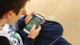 Batería que dura menos, recalentamiento y consumo raro de datos pueden ser la primera pista de que un intruso espía el celular de tus hijos. Batería que dura menos, recalentamiento y consumo raro de datos pueden ser la primera pista de que un intruso espía el celular de tus hijos.