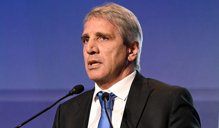 Luis Caputo anunció avances en la concesión de rutas