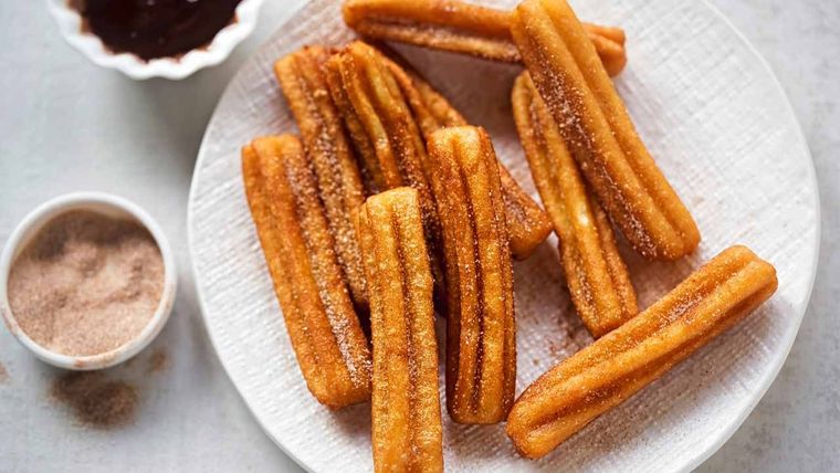 Con esta receta, los churros no solo son deliciosos, sino también un poco más amigables con tu salud. ¡Anotá la receta! Foto: Shutterstock