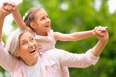 No hay nada comparado con el amor que se sienten los abuelos por sus nietos Foto: Shutterstock