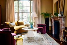 Se espera para 2026 en los livings una apreciación de la imperfección y de los muebles curvilíneos. Créditos: Studio Duggan