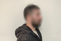 Efectivos de la PFA extraditaron desde Alemania a un hombre argentino, sobre quien pesaba un pedido de captura de Interpol acusado de abuso sexual de su hija menor de edad. Efectivos de la PFA extraditaron desde Alemania a un hombre argentino, sobre quien pesaba un pedido de captura de Interpol acusado de abuso sexual de su hija menor de edad.