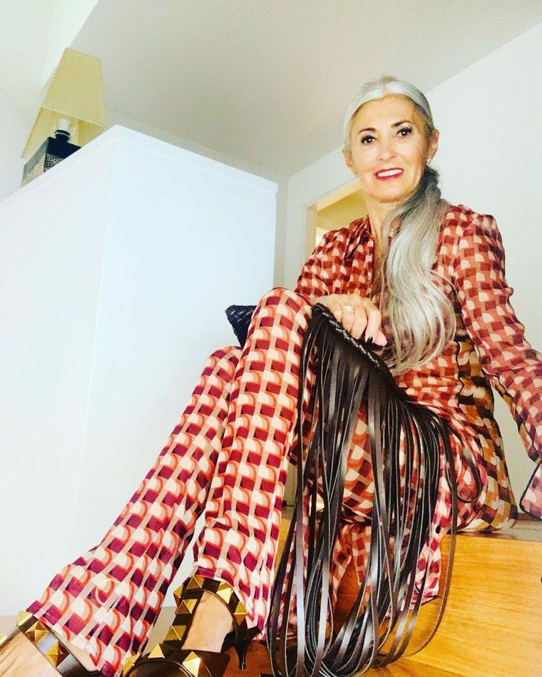 Esta influencer de 60 años nos enseña los mejores looks para el entretiempo Foto: Instagram