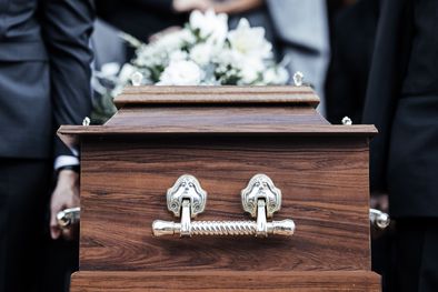 MDZol | costo de morir, ataúd, sepelio, velorio, muerte, flores, cementerios, despedida
